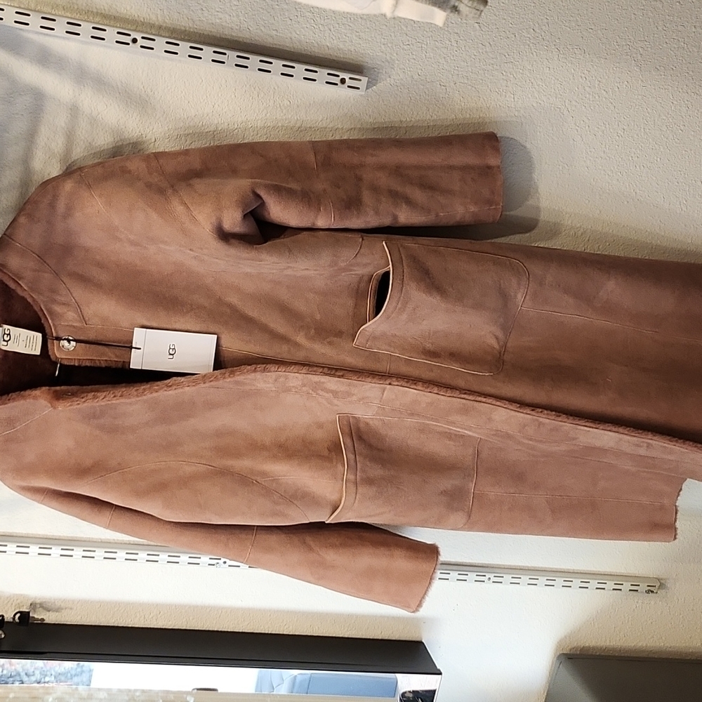 UGG Remy Reversible Shearling Coat. Retail Price$1'995 Color:sephia film. - Picture 1 of 15